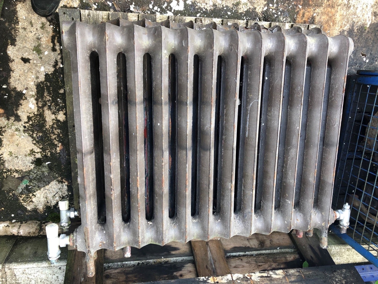 Various Sized Used Cast Iron Radiators eBay