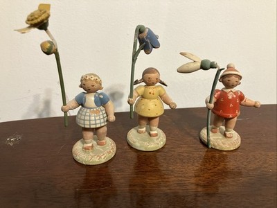 Vintage German ERZGEBIRGE WENDT KUHN (?) Miniature Wood Girls w Flowers Stamped