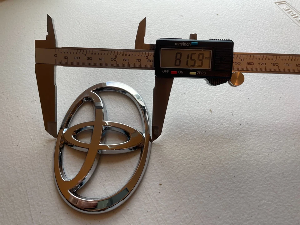 Insignia con logotipo cromado emblema de parrilla Toyota para Corolla Camry Matrix Foto 2 de 4