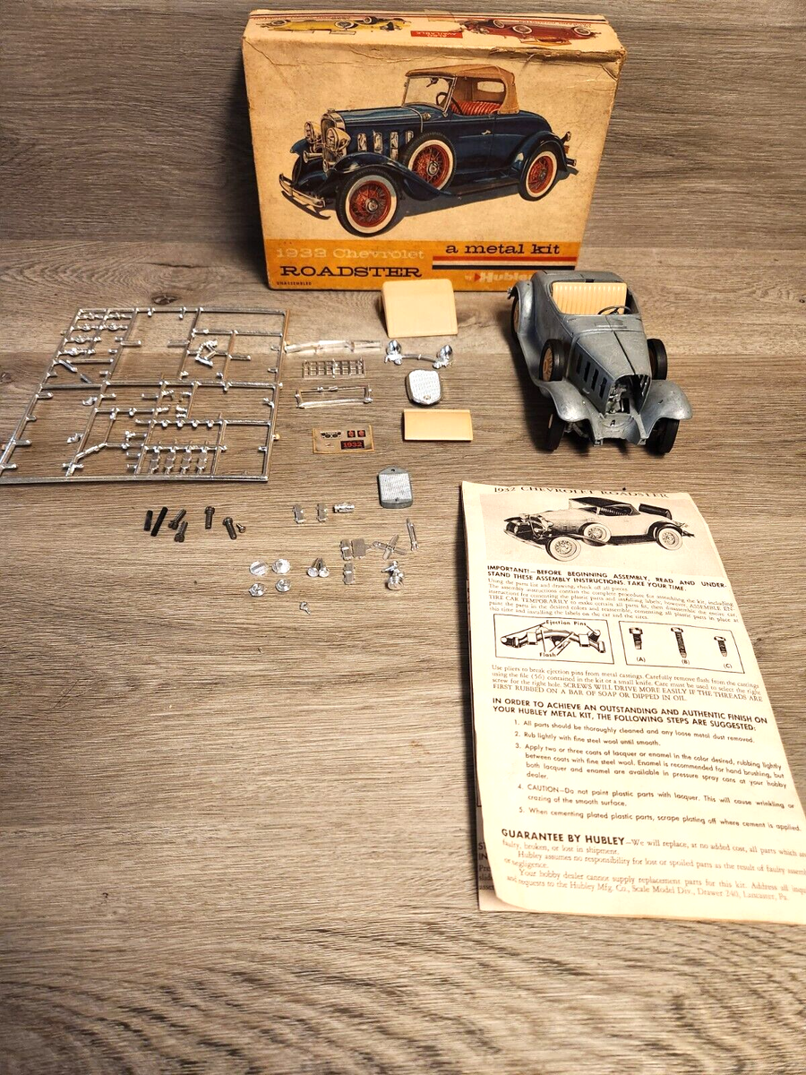 VINTAGE HUBLEY 1932 CHEVROLET ROADSTER VINTAGE METAL MODEL