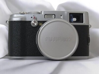 MINT in Box Case] Fujifilm FinePix X Series X100 12.3MP Silver
