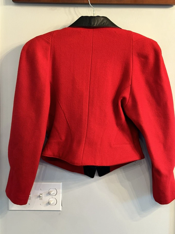 Jaqueta manga folhada vintage anos 80 lã vermelha e couro preto Jonathan Stevens tamanho P - Imagem 3 de 4