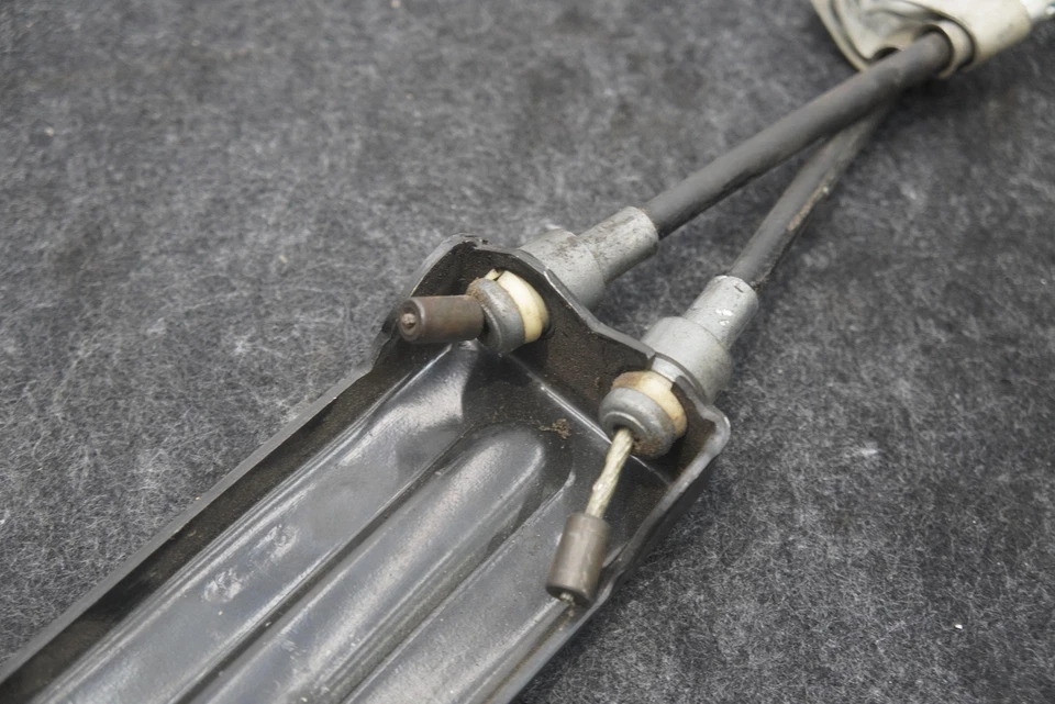 Juego de placas de cable de freno de estacionamiento de emergencia 15281144 Chevrolet Corvette C6 2005-09 Foto 3 de 4