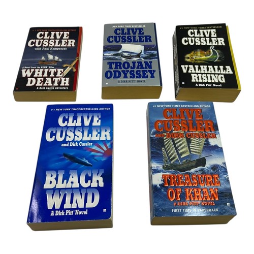 Clive Cussler Paperback lot of 10 - pre-owned, good - Picture 4 of 5