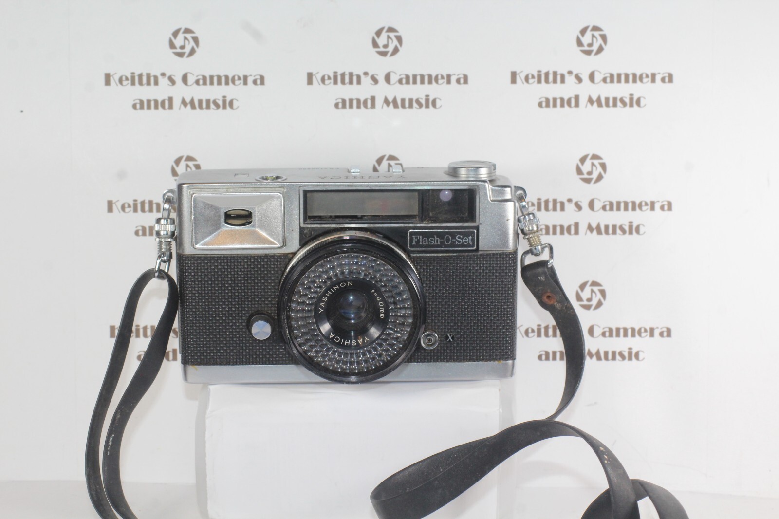 YASHICA Flash-O-Set 35mm Film Rangefinder Camera f4 40mm Lens for Display/Parts