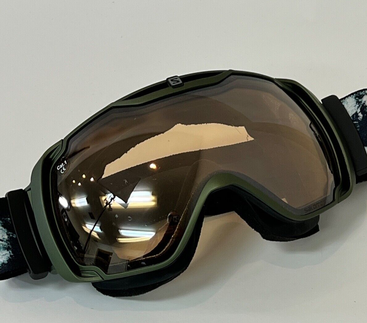 Salomon Occhiali da Sci Snowboard Montatura Verde Cinturino Nero Verde con Lente Marrone