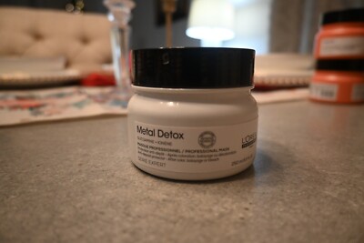 L'Oreal Professionnel Serie Expert Metal Detox Mask 8.5 oz Brand New