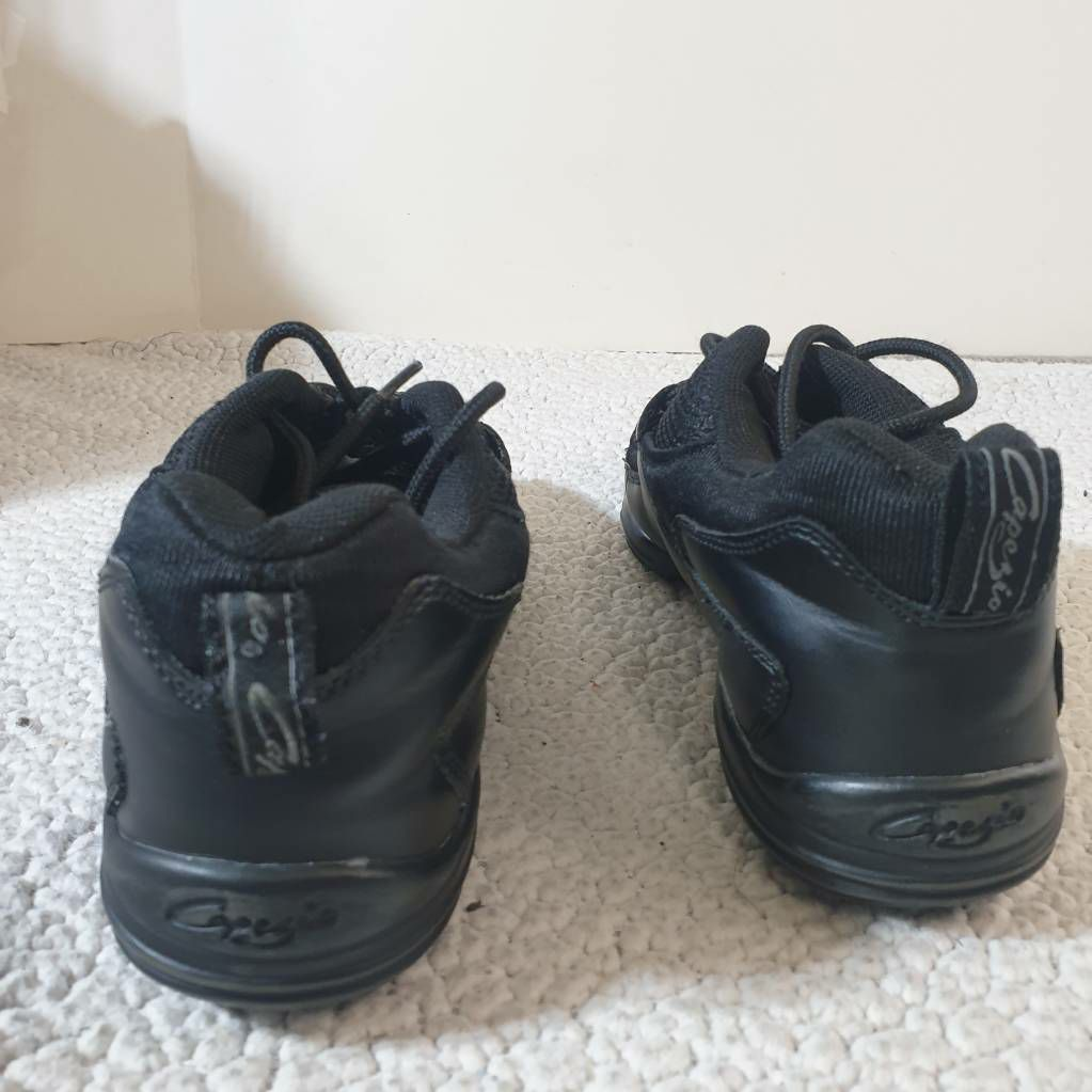 Capezio Womens Fierce Dansneaker Dance Shoes Black DS11 Low Top Mesh