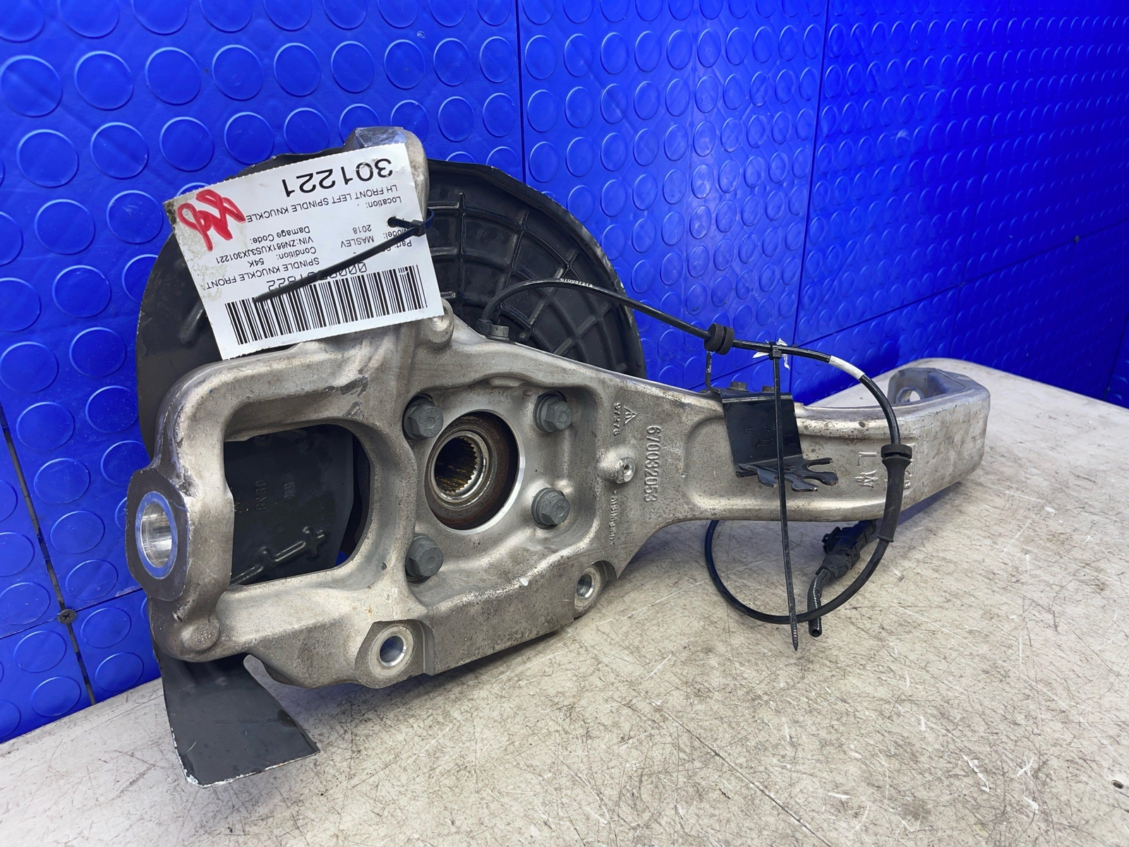 2017-2022 MASERATI LEVANTE OEM FRONT LEFT SPINDLE KNUCKLE WHEEL HUB