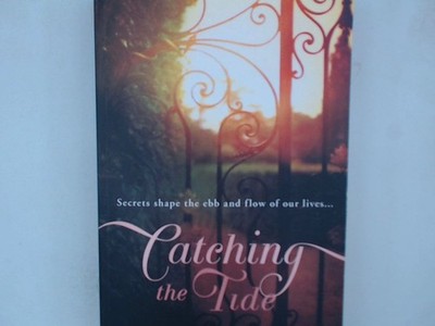 Catching the Tide: A stunning epic novel of secrets, betrayal and passio 1263560