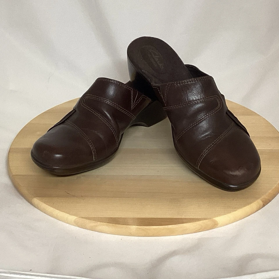 Женские туфли Clarks Bendables сабо 10 M на танкетке без шнуровки коричневая кожа - Изображение 2 из 4