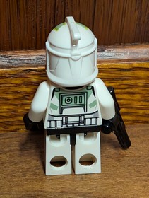 LEGO (R) Star Wars Clone Trooper Minifigure sw0298 - From Set 7913 Sand Green
