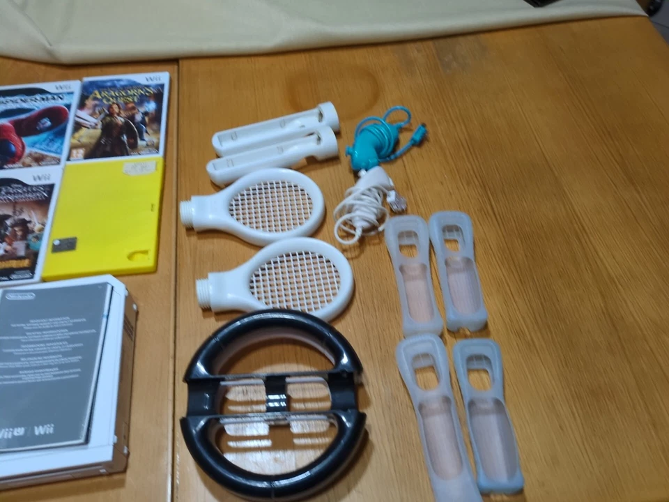Nintendo Wii + 10 giochi originali + 3 controller + accessori (Senza Scatola) - Immagine 2 di 4
