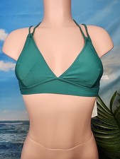 NWT Cupshe Women's Bikini Top Size Small Green Color.