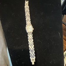 Quartz Silver Tone Analog Wristwatch Metal Bracelet White Dial Arabic Numerals
