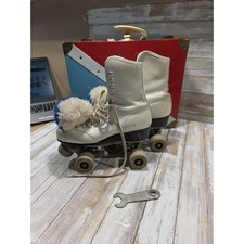 Vintage Chicago Roller Skate Co White Leather Quad Roller Skates w Poms 4 Case