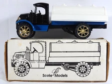 1935 Mack Tanker Bank HC-0156 (Blue In The Front)