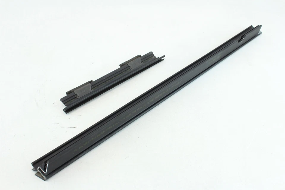 08-14 Mercedes Benz C300 LH Selo WeatherStrip para Janela Traseira Esquerda OEM - Imagem 3 de 4