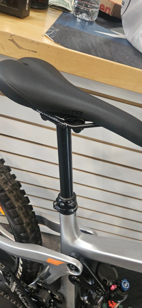 Pivot Firebird 29 Ride GX/X01 Float X 29 Silver Sunrise Pivot Firebird 29 Ride GX/X01 Float X 29 Silver Sunrise
