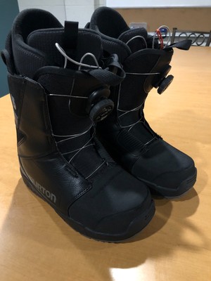 Burton size 8 snowboarding boots boa mechanism