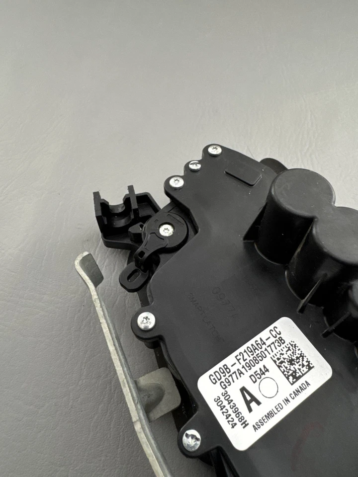 Lincoln Continental 2017-2020 pasajero derecho cerradura puerta delantera pestillo actuador OEM Foto 3 de 4