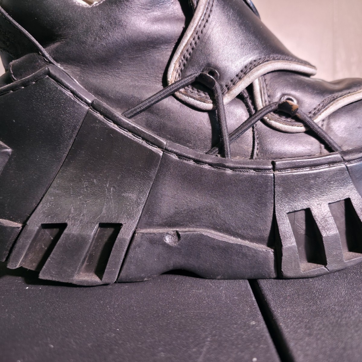 ブーツ　swear SWEAR Alternative Black Leather Platform Ankle Boots Amazon Model
