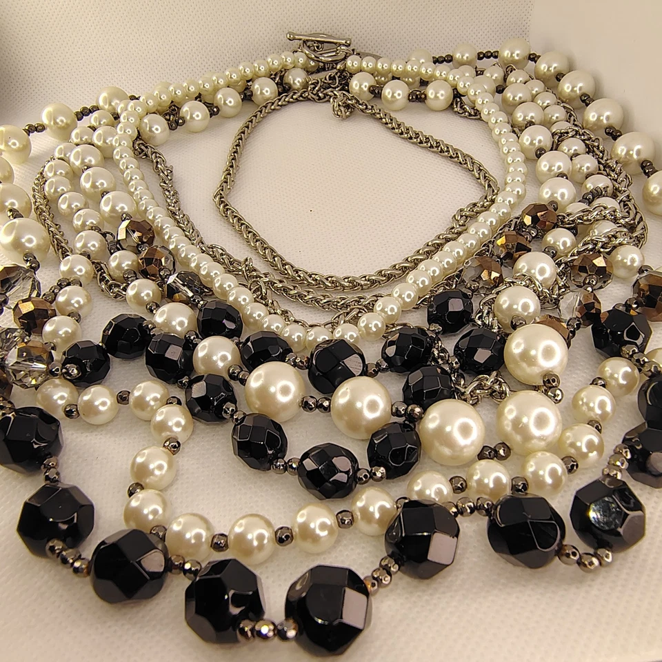 Impresionante collar Ann Taylor de ocho capas de perlas/cuentas nuevo con etiquetas (negro) Foto 2 de 2