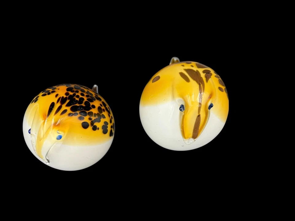 Juego de 2 pisapapeles moteados amarillos negros de cristal de Murano de colección Foto 3 de 4