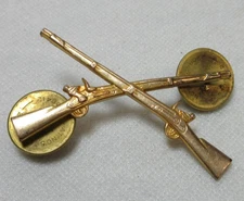 VINTAGE GOLD FILLED CROSSED RIFLE MILITARY PIN BALFOUR #2