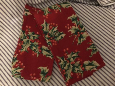 Pr/2  April Cornell CHRISTMAS HOLLY KITCHEN TOWELS 24 x 18 NWOT Waffle Weave