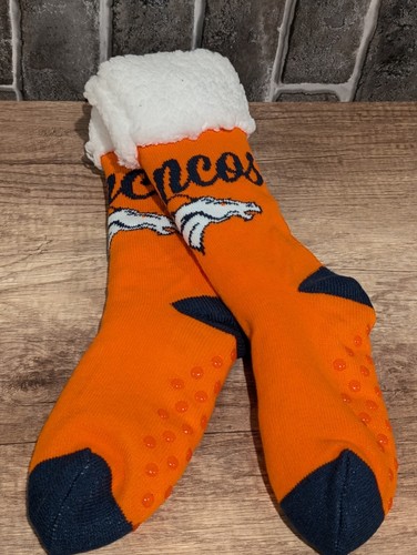 NFL Denver Broncos Logo Mens 5-9 Women's 6-10 Tall Footy Slipper Socks Non-Skid - Picture 2 of 5