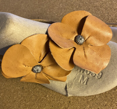 BORN  Orange Flower Thong Sandals  Size:  9/ 40.5