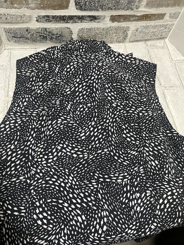 Chico’s Weekends Women’s Black White Print Zip Vest Size 1 Athleisure Travel New - Picture 6 of 7