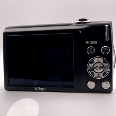 Nikon CoolPix S3000 12.0MP Digital Camera Plum – Screen Blurry