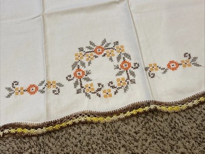 Pair Vtg Std Size Pillow Cases Hand Embroidered Floral Wreaths Crochet Edging