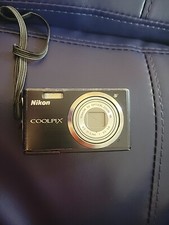 Nikon COOLPIX Coolpix S560 10.0MP Digital Camera - Graphite black