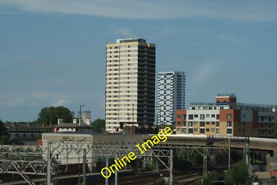 Foto 12x8 Ansicht von Holden Point, Waddington Street und einem neuen unbekannten Block c2014