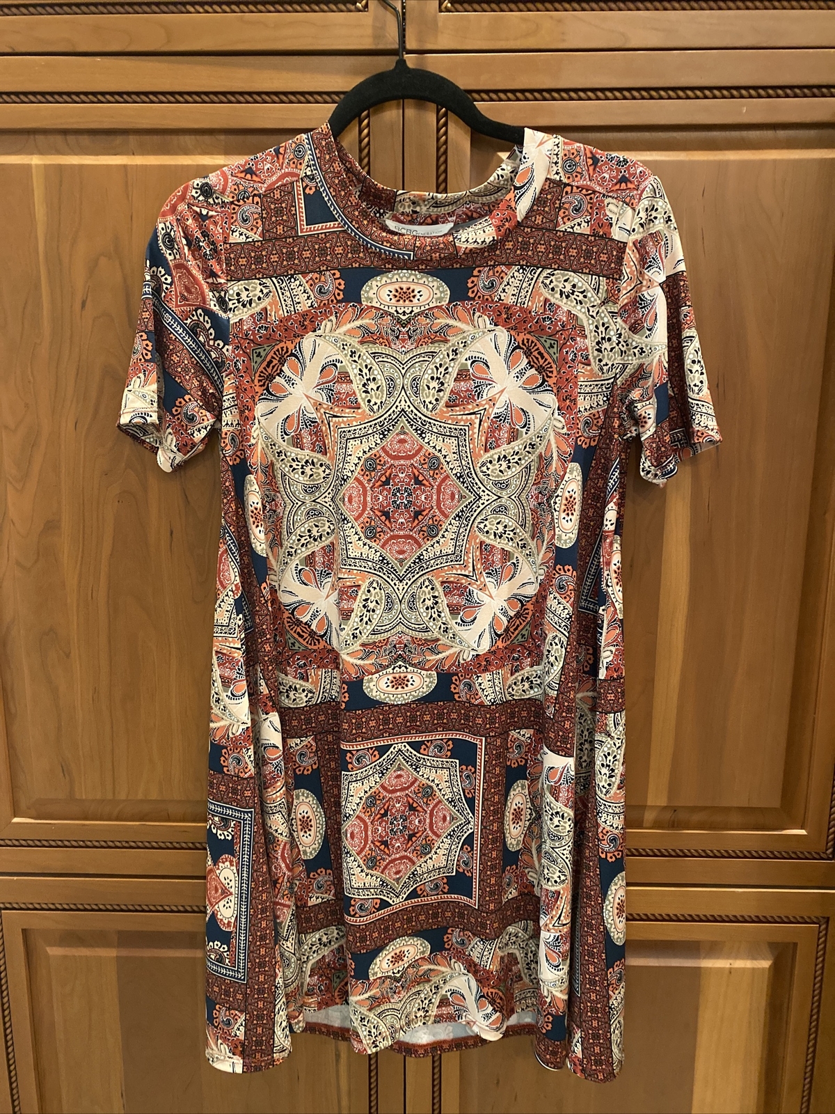 BCBGeneration size M multi patterned short sleeve… - image 1