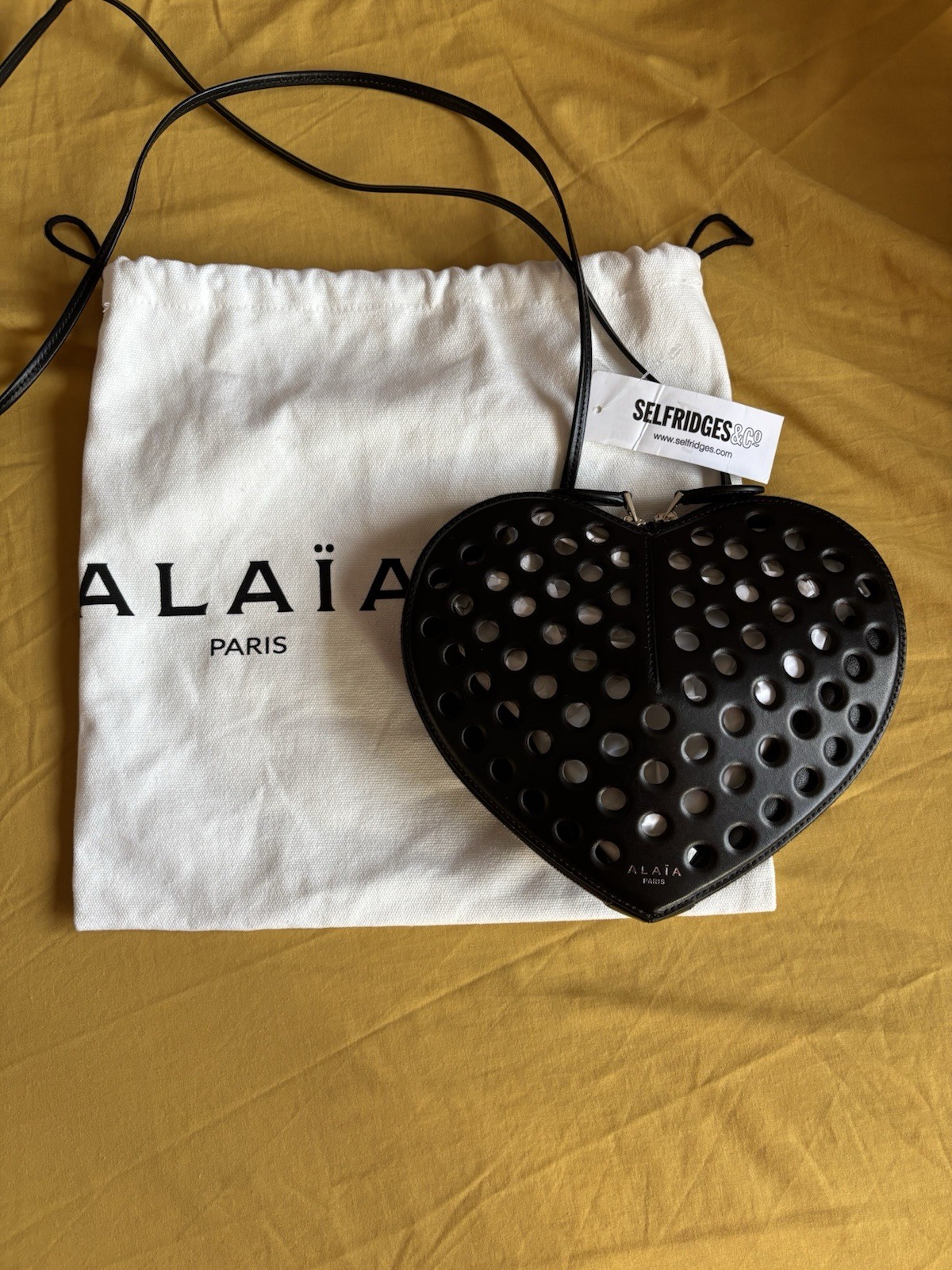 ALAÏA Le Coeur Perforated Cross body Bag image 3