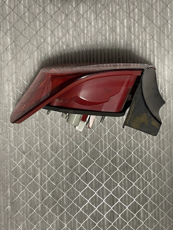 Luz trasera lateral derecha para pasajero BMW 325i 2006-2006 OEM YZ05X Foto 2 de 4