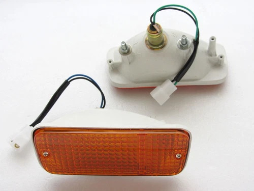 TOYOTA COROLLA KE70 BIG BUMPER A PAIR OF TURN SIGNAL LIGHT