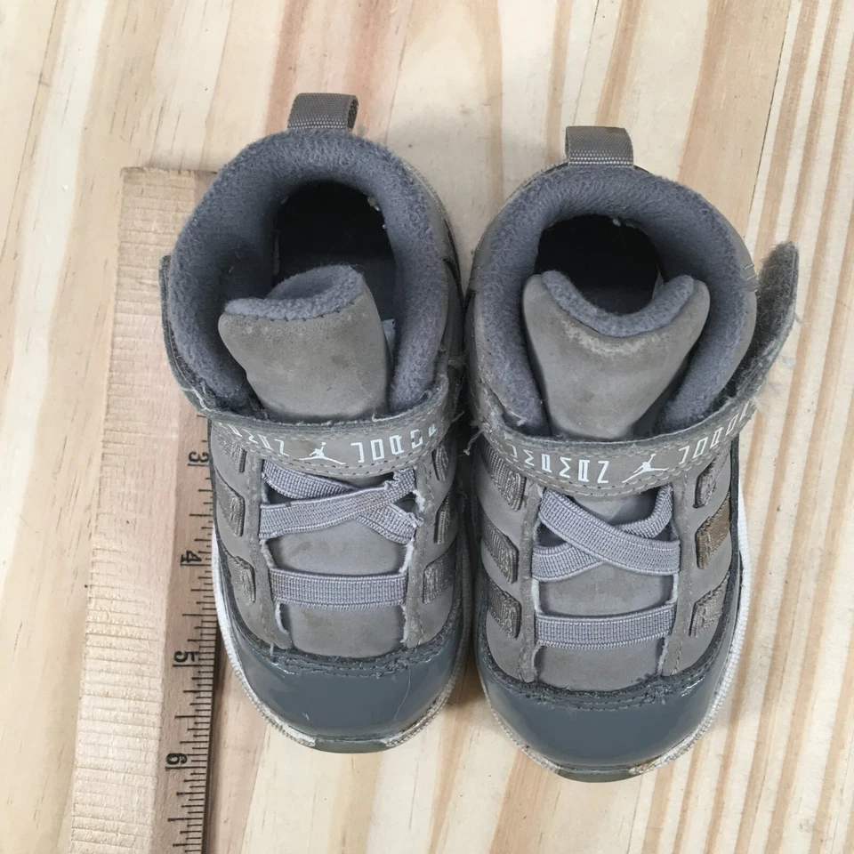 Nike Zapatos Niño Pequeño 5 Jordan 11 Retro Tenis de Baloncesto Gris Redondo 378040-001 Foto 4 de 4
