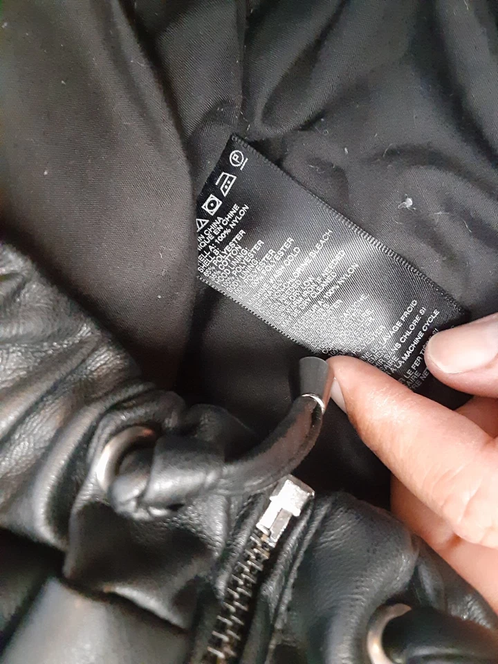 Chaqueta acolchada negra Urban Outfitters Silence + Noise para mujer talla pequeña #S111 Foto 3 de 4