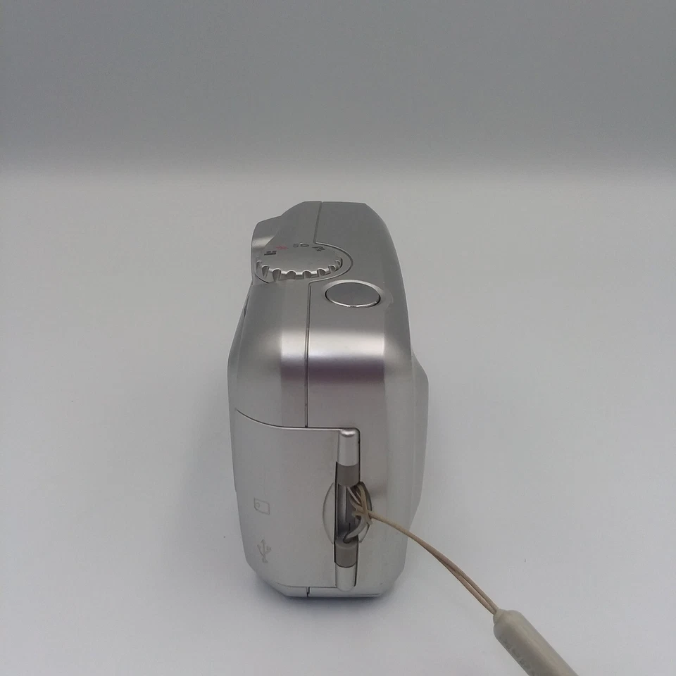 Kodak EasyShare CX7300 3.2MP Digital Camera & Manual Silver - Tested Working - Image 4 of 4