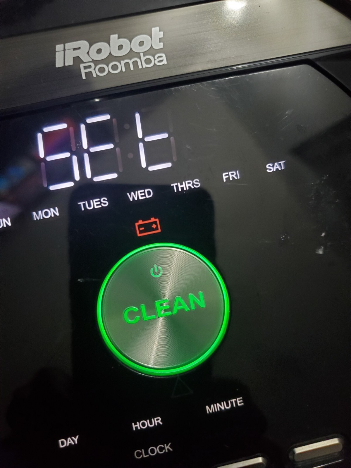 iRobot Roomba 880 Vacuum Clearing Robot. NEEDS BATTERY eBay