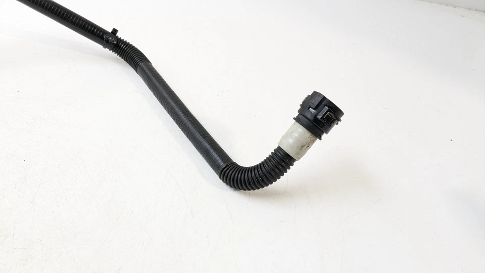 TESLA MODEL 3 WATER COOLANT HOSE PIPE 107760000E 2019 - Image 4 of 4