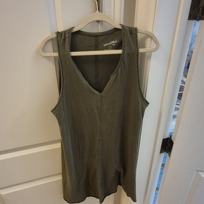 Universal Thread Green Solid V-Neck Sleeveless Knit Tank Top Size L