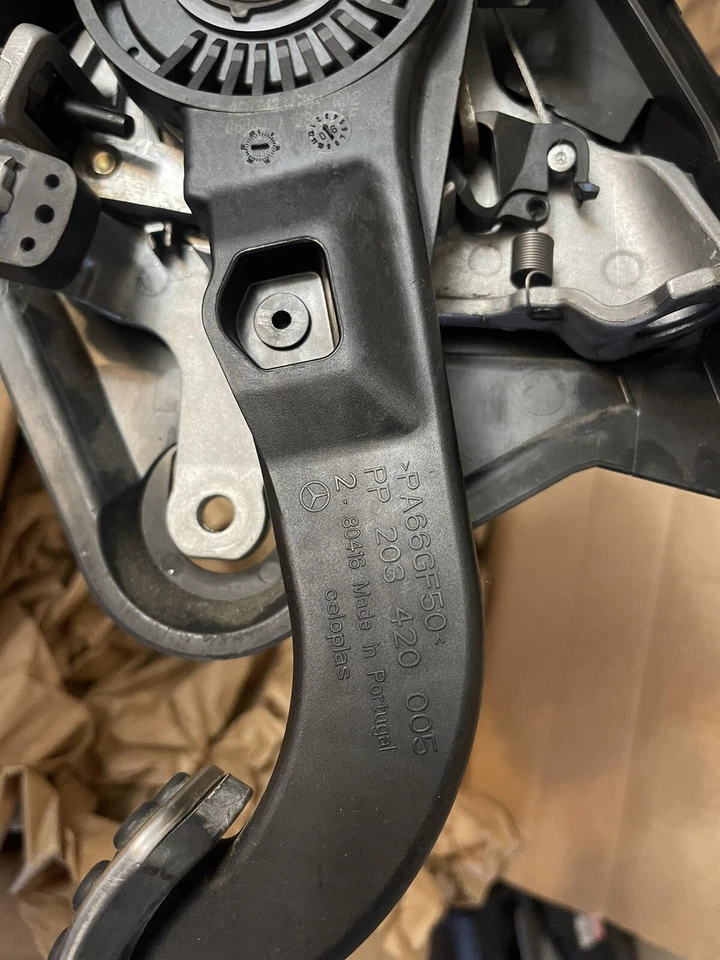 制动踏板 C230 2006 梅赛德斯奔驰 2.5L 紧急停车公园脚杆 原始设备制造商 — 第 2/4 张图片