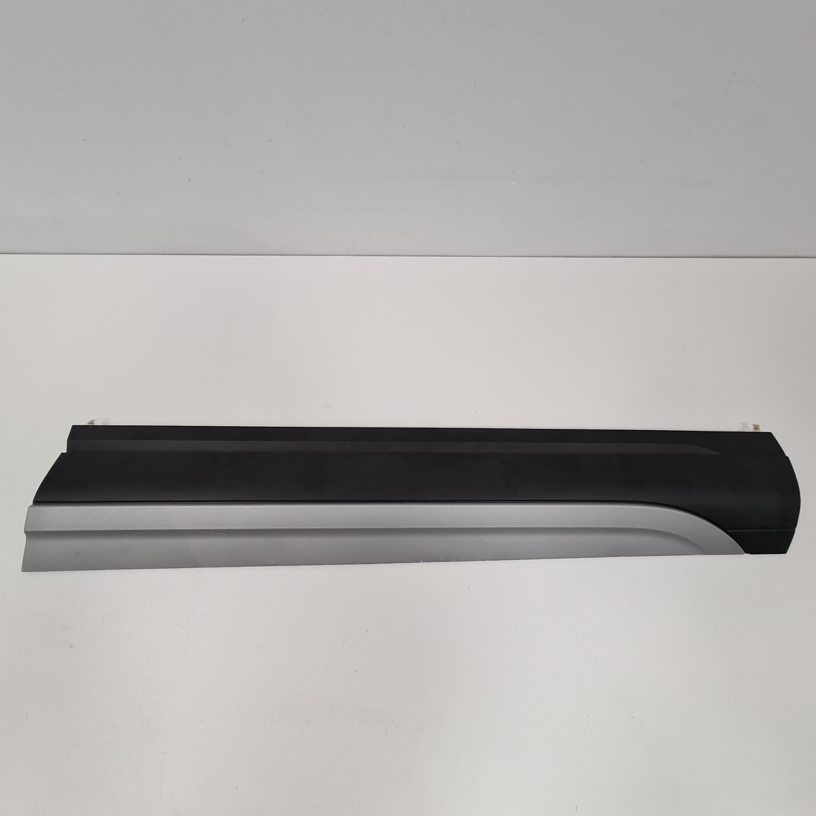 7P6854940FONV VW TOUREG FRONT DOOR MOULDING COVER SATIN BLACK LITTLE