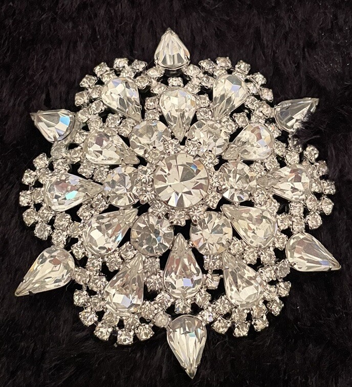 WHITE RHINESTONE CLUSTER STATEMENT WEDDING VINTAG… - image 1